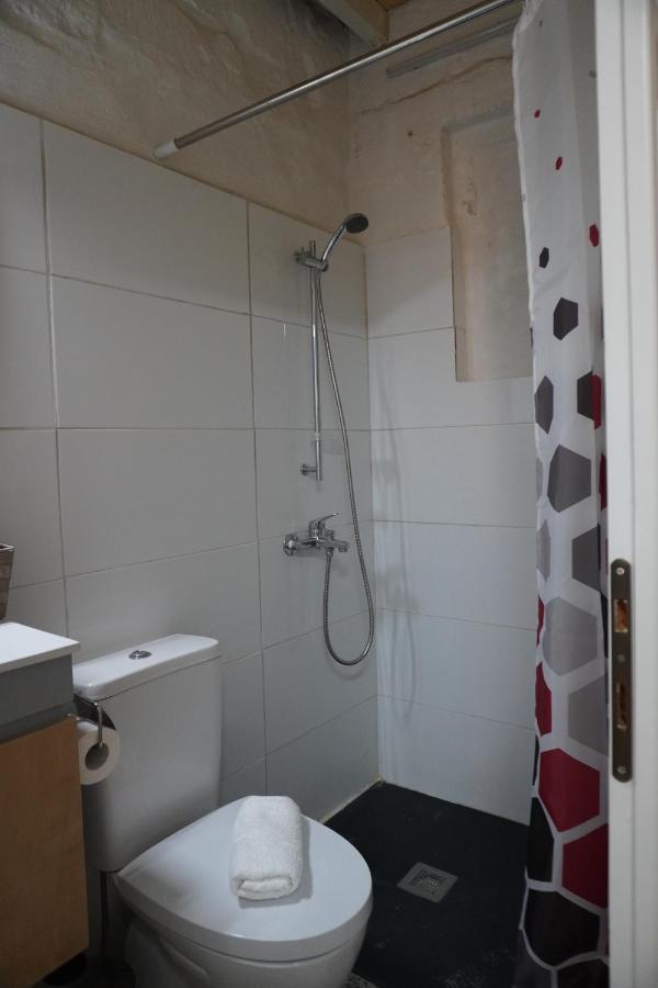 Il-Mezzanine Private Traditional And Walking Distance To Bus Terminus Cospicua Exterior foto